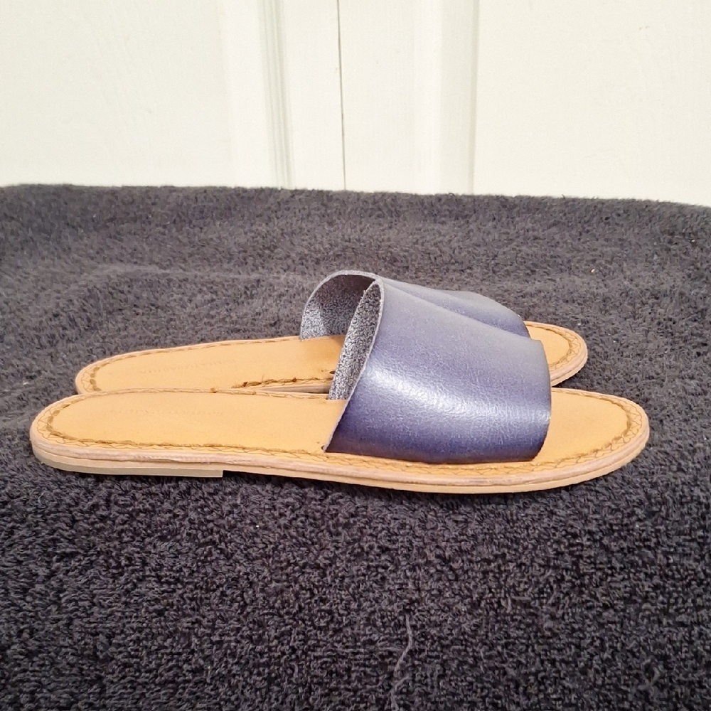 Vineyard Vines Leather Slip-On Blue and Tan Sandals-7 - Picture 6 of 9
